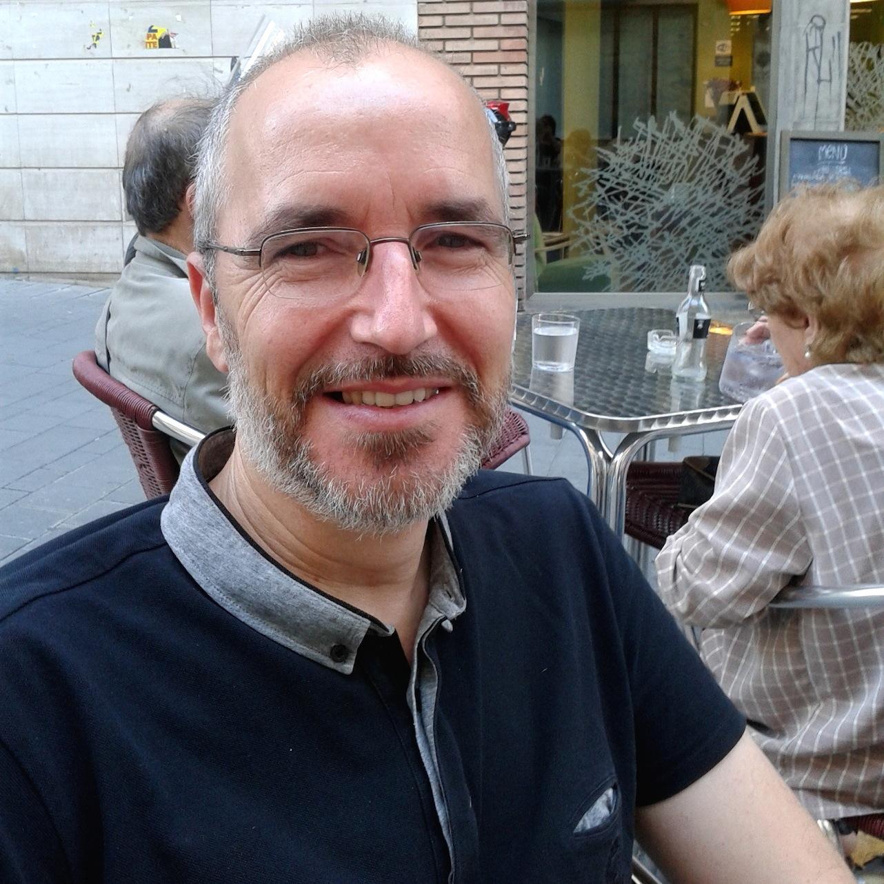 Amb el cor Restaurador de Bens Mobles. Amb el cap Tècnic de Qualitat, Mediambient i Seguretat.