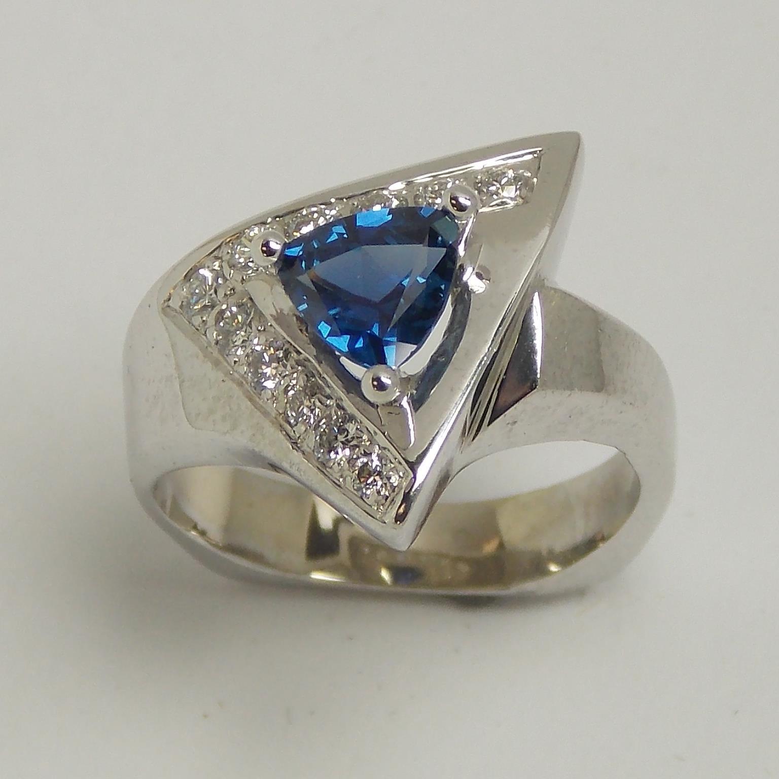 Aurum Jewelry Studio specializes in contemporary custom design as well as remodeling, working with gold, platinum, diamonds, and precious gemstones!