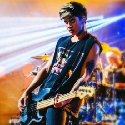 Please follow @halseyheadcars ily