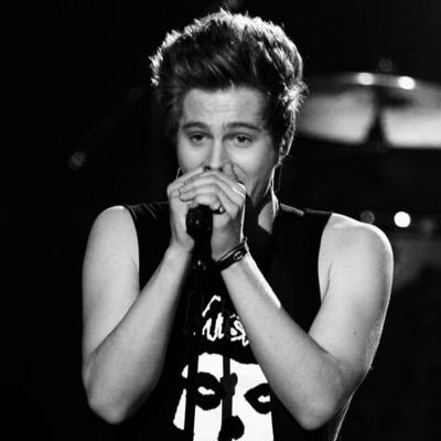 Follow @Hxrrys_Anchor and ill give you lukes snapchat!
