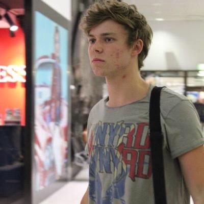 free follow from @ashtonidc