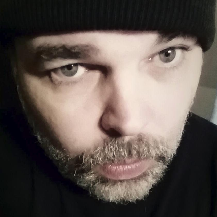 I'm an (evil) genius disguised as a graphic designer. I have done my time in the music industry, as a magazine editor in chief, TV show host..