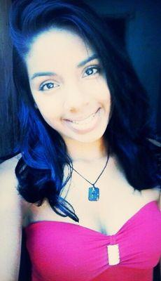 vilarkarol's profile picture. Existe tanta coisa mais importante nessa vida que sofrer por alguém que não ta nem ai pra você sabia ?