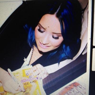 hi , im an imagine writer , I am also a huge lovatic , demi's sexy asf