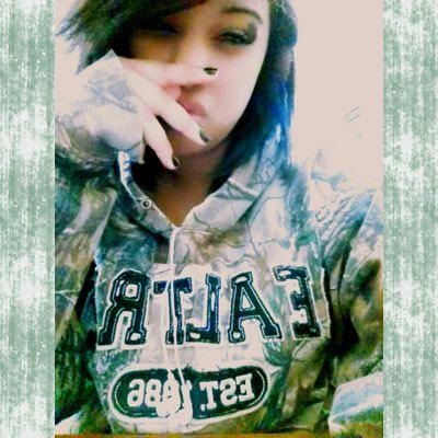 I stay true to myself and those around me... ill keep it real with you as long as you keep it real with me.. i dont do back stabbing bitches and i stay clear fr