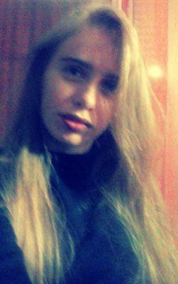 Sou uma Mulher cheia de desejos e uma Menina cheia de sonhos.