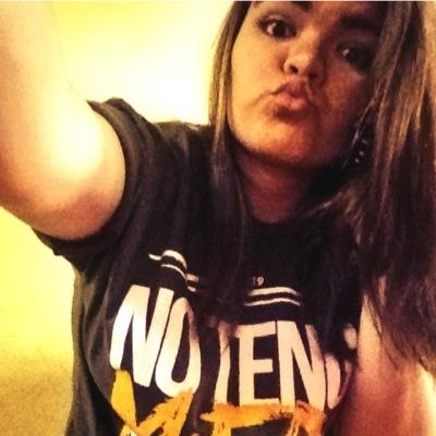 Twitter es mi vida paracticamente, todo lo que pienso y soy esta aca!! :))