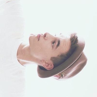 kiannegao's profile picture. we don't have to be ordinary, mas tbm não precisa ser fã de viner neh amr? TYSM MAX