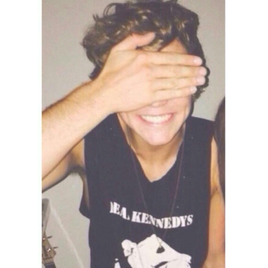 HEY BABE, PLEASE FOLLOW @bxngash HAVE A GOOD DAY, YOU ARE BEAUTIFUL X