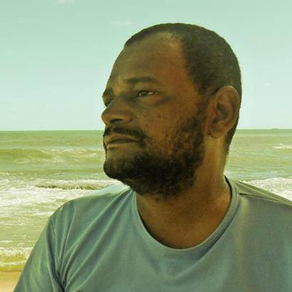 Brasileiro,Paulistano,que mora na Bahia...Catolico Apostólico Corinthiano...Afrobrasileiro,Pai e Avô.
