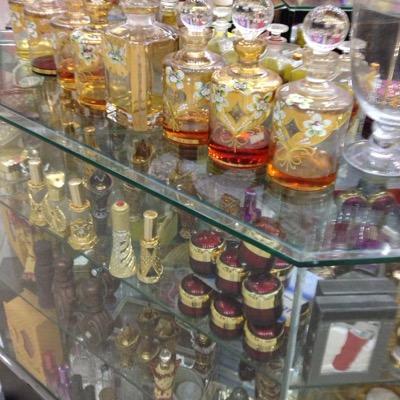 لدينا عطورات فرنسية عطورات شرقية خمريات معطر مفارش عود بخور زعفران اصلي للأستفسار والتوصيل  - kik:zz_z30