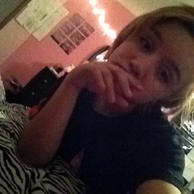 ___senpai___'s profile picture. ❤️ longboarding and guitar ❤️