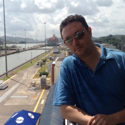 Emprendedor IT. 
Co-founder Living Code Coding Bootcamp