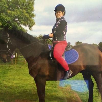 I'm horse mad I love everythin horsey i hav 5 horses a black labrador and a pug and my children mean the world to me oh and i love tattoos i hav 88💝🦄