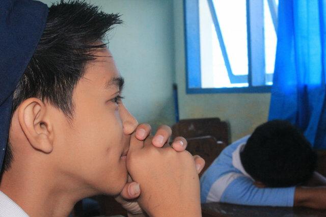 I'm islam. Was born Kendari, 03 03 2000    my hobby are playing Clash of clans and playing football ☆