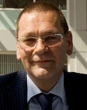 Henk is (agile) process consultant in Air France / KLM.