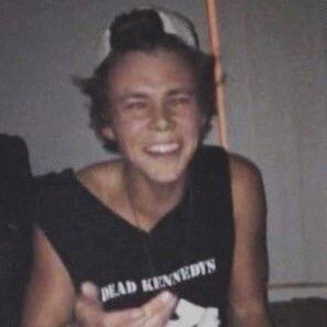 michaelkiddo's profile picture. • pls follow @pixieirwinn • (ask for follow back) also retweet the 1st tweet? ty