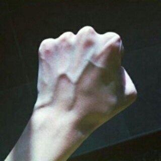 Nuha_alr's profile picture. لِـ شخصًا عابر مررت من هُنا : كن كالغيث تروي قبر أبي الراحل بدعائك