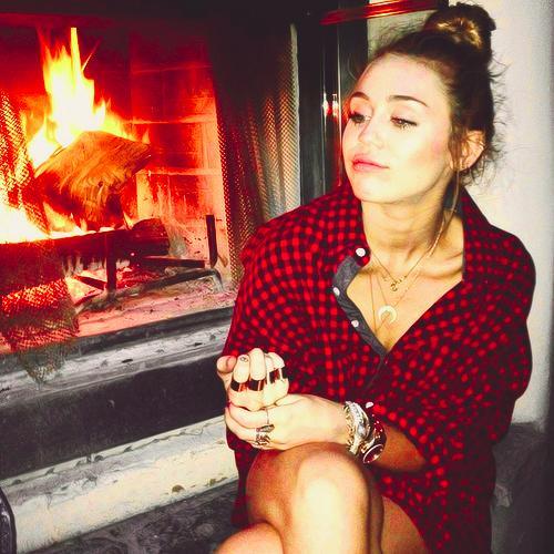 Supporting the multi-platinum selling and Grammy nominated recording artist: Miley Ray Cyrus.