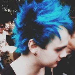 please go follow @mukesmxffin because she gave you this free follow :-)