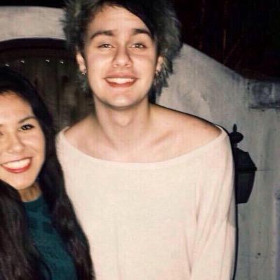 Caraphcrnxlia's profile picture. im the guy your parents warned you about.