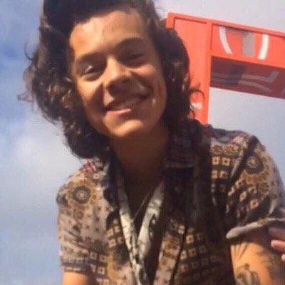 ur sunshine will follow u i promise, dont ever give up! but for now follow @chooseharry bc i like new friends and ifb

@ffollowchooseh