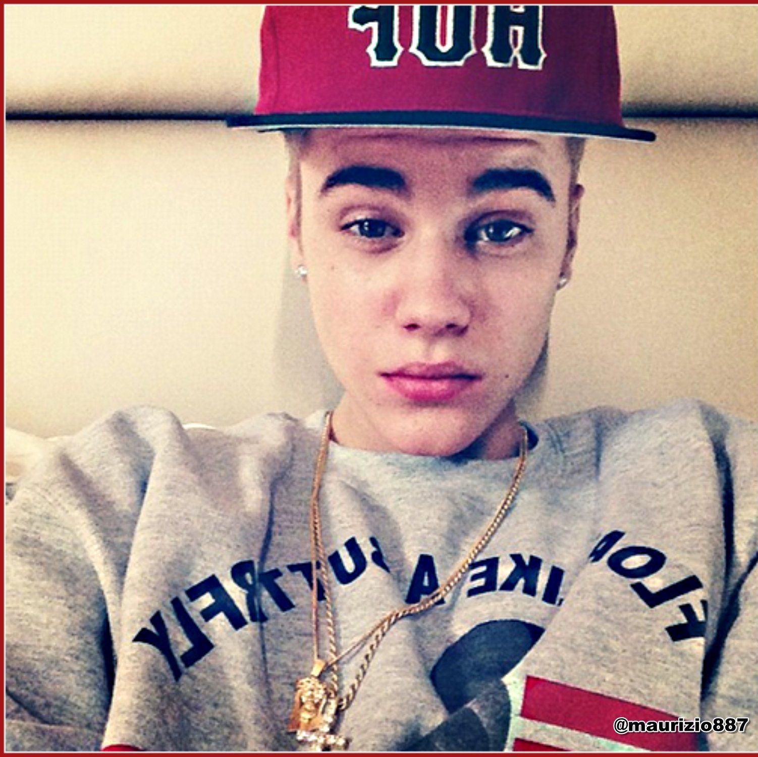 justin please follow me  @justinbieber my twitter @Ooii_lk