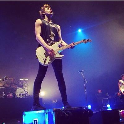Free follow from-@SoulPunkCity, @tinkabellaaa,@19shemmo,@pajamamuke, @thedreamisthee and @belovedhood. aka: the girls from @x5sosupdateteam please follow us❤️