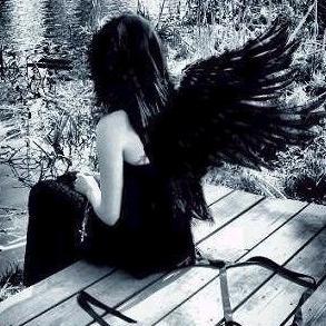 Ben pandora'dan Angelina, canım sıkıldığın da pandora'dan, Dünya'ya iner güzel bulduğum Tweetleri RT'lerim. Gezegenim de ırkçılık ve siyasete yer yok. ''LOVE''