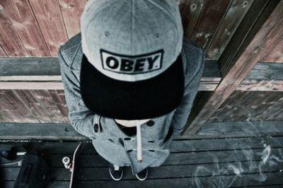 diversas frases de rap e outas.
