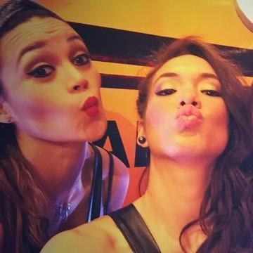 Mi apoyo y siempre con ellas Jaz Angie Y Sully Saenz