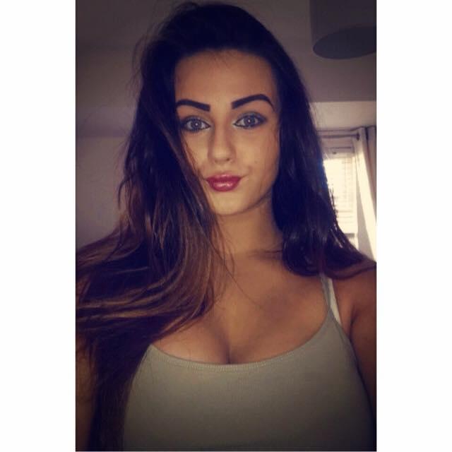 Hi I'm Alice and I'm 23! @HollieSummer6 is my gurlxx , I love food and music :)x @starbucks IS LIFE, and i like to play c.o.d!
