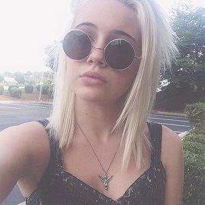 follow @xtropicalpaynex & @All5Hcrew she follows back :)