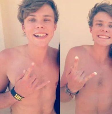 5SOS_IS_BAE