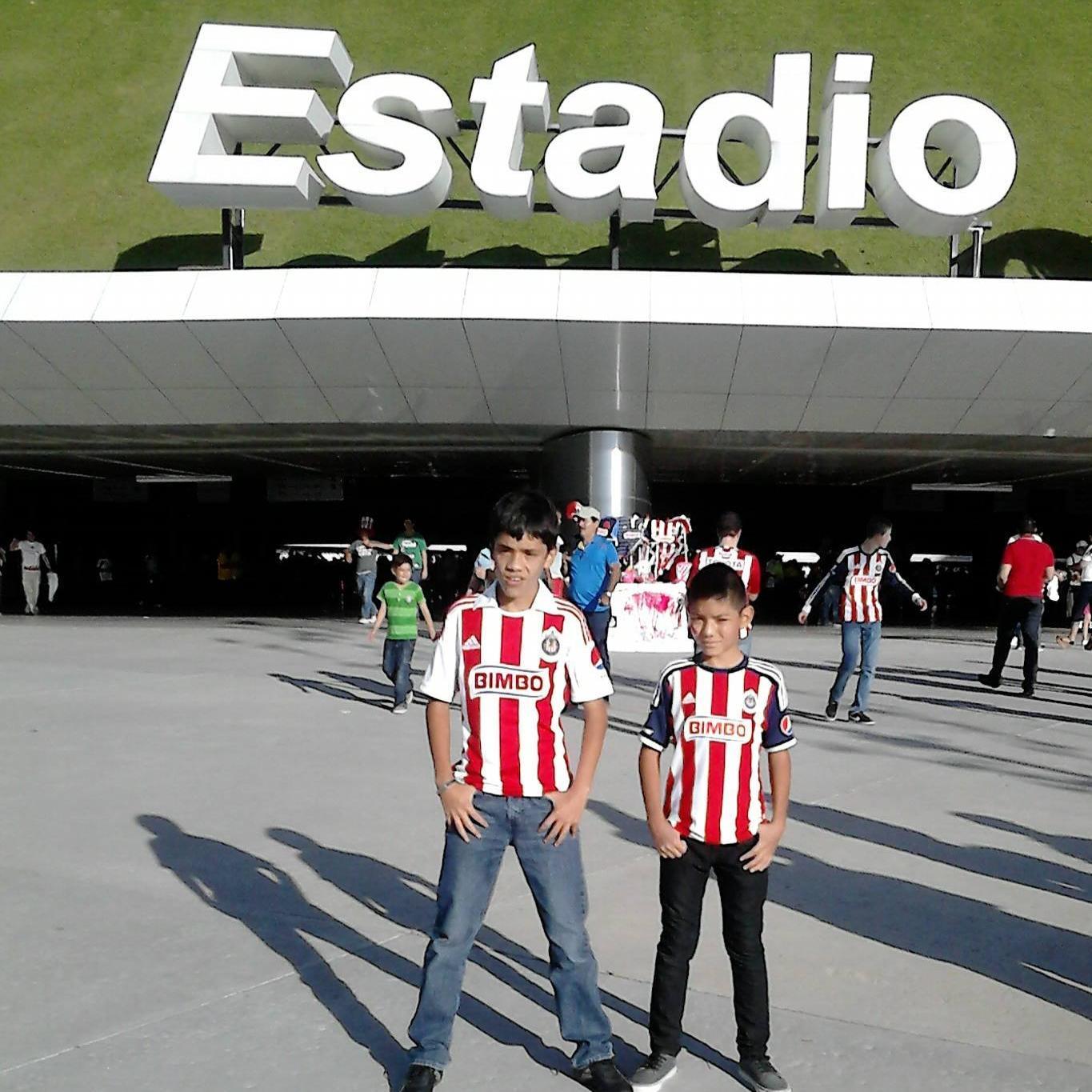 Hola MUNDO y todos quienes lo habitan!!!
M gusta el fut, arriba  las chivas..me gusta salir  con mis friends y darle un rato a la bike :)