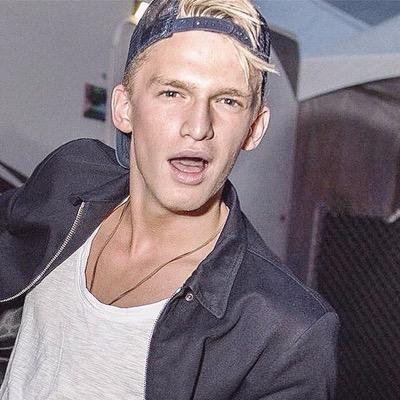 Cody Robert Simpson,11/01/1997, de Gold Coast, Queensland, Australia. FC criado dia 24/07/2012  @CodySimpson followed me on 18/02/2013