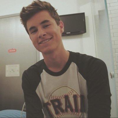 Hey. Kian Loves you and so do i (: please rt the tweet below. i love you