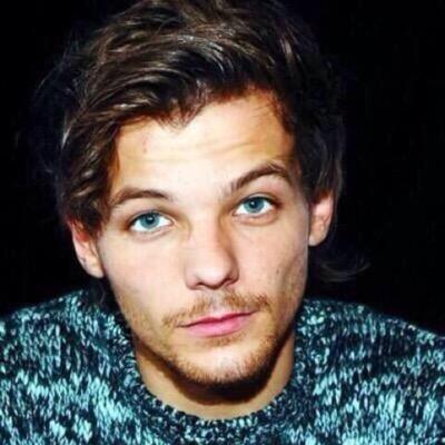 Harry loves Louis not you, you irrelevant.