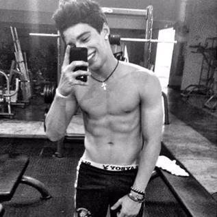 Fale comigo sempre que você estiver triste, mesmo que eu não consiga lhe trazer a felicidade, eu lhe darei muito amor.  tt.amo @vinigaldino_  - Oficializado ;3