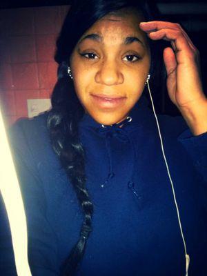 1st Off I Ain't Looking for Followers! ;) #TeamCaliWifey2/17/2013 #MaryJaneLady *Yellow Bitch With Yellow Jewels!* Go Follow My Sister @tweetn_crazii21