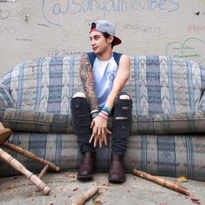 18|| So this one time I yelled at Skip bc he told me to get a question wrong so Beau would get shocked|| I also hugged 5/5|| 10/13/14 #WhyILoveLukeBrooks 0/5