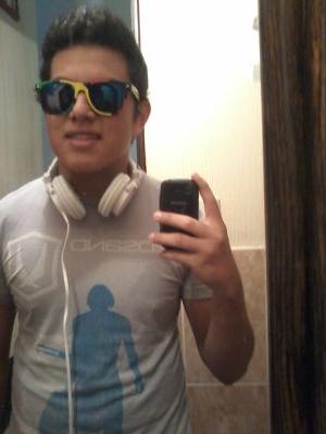DJ/PRODUCTOR  Toda mi vida depende de la musica, me indentifico por todos sus sonidos hasta el sonido mas pequeño es parte de MI