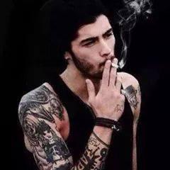 Ser Zayn Girl es todo lo que esta bien en el mundo. El 3 de mayo cumpli mi sueño. One Direction is my world putitas. Aguante la villa, obvio