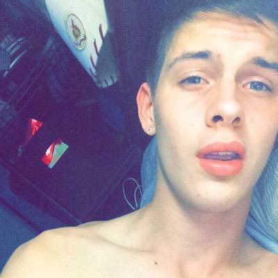 I'm Austin, I'm 18 years young(: -I'm really friendly and I love learning about cultures. Kik me :) austdoug.