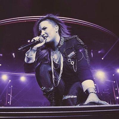 I'm a honest loyal person who try to find myself in this world. Music is me it helps when i don't know what emotions to fill I'm also a lovatic