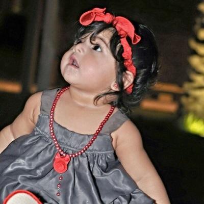 ‏علمني بسَ منہو مثليّ يشوفُ ﺑ ضحَكتك جنَہ....