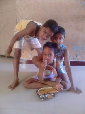 RChellama's profile picture. 