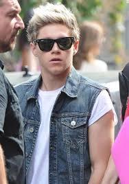 free follow bc I love you so can you follow @boobsofhoran please ?