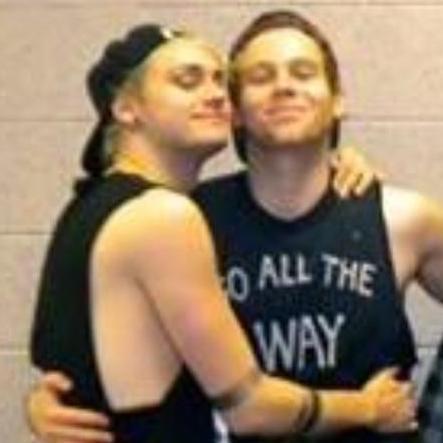 in love with those four dorks who don't know i exist