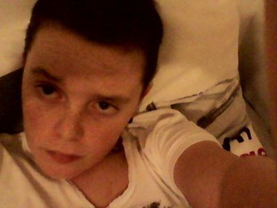 yeah yeah c'est Antho j'suis Posay comme d'habitude Mon twitter est enfin disponible